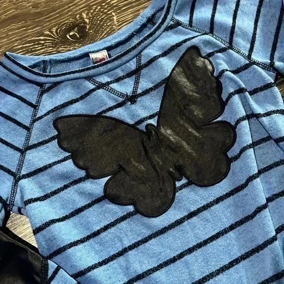 Girls size medium long-sleeve top - Picture 2 of 4